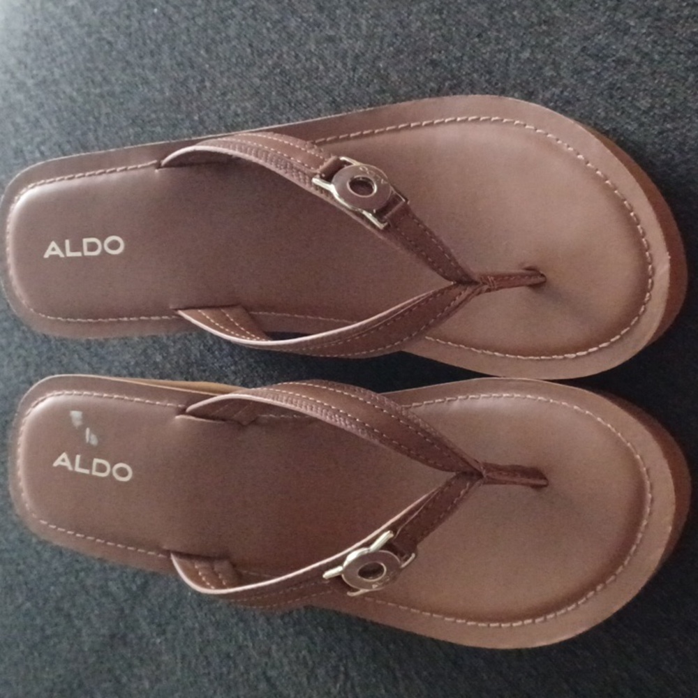 Aldo sandals size 8